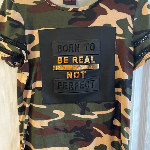 T-Shirt ( Medium). “ Born to be Real Not Perfect “ - Picture 4 of 5